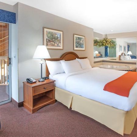 Baymont By Wyndham Howell/Brighton Buitenkant foto