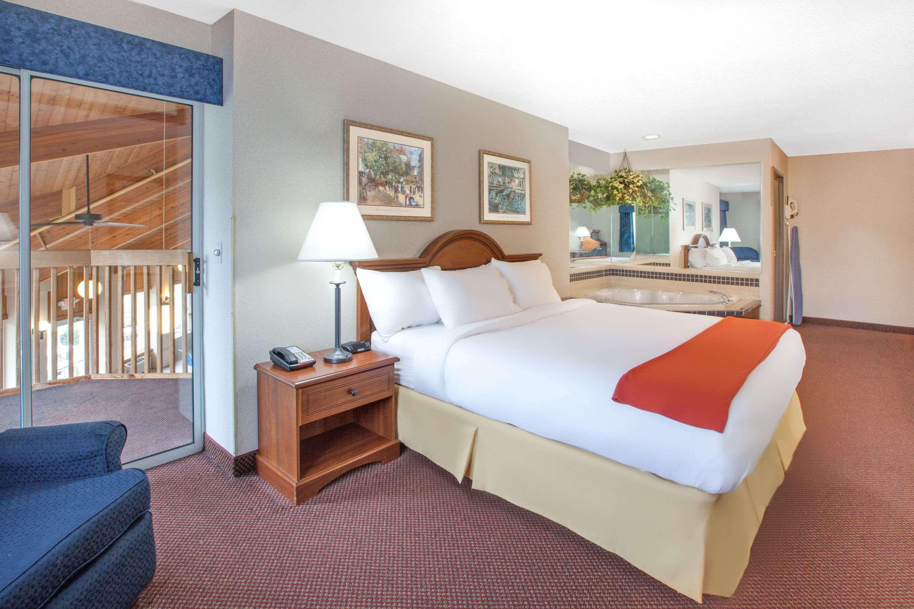 Baymont By Wyndham Howell/Brighton Buitenkant foto